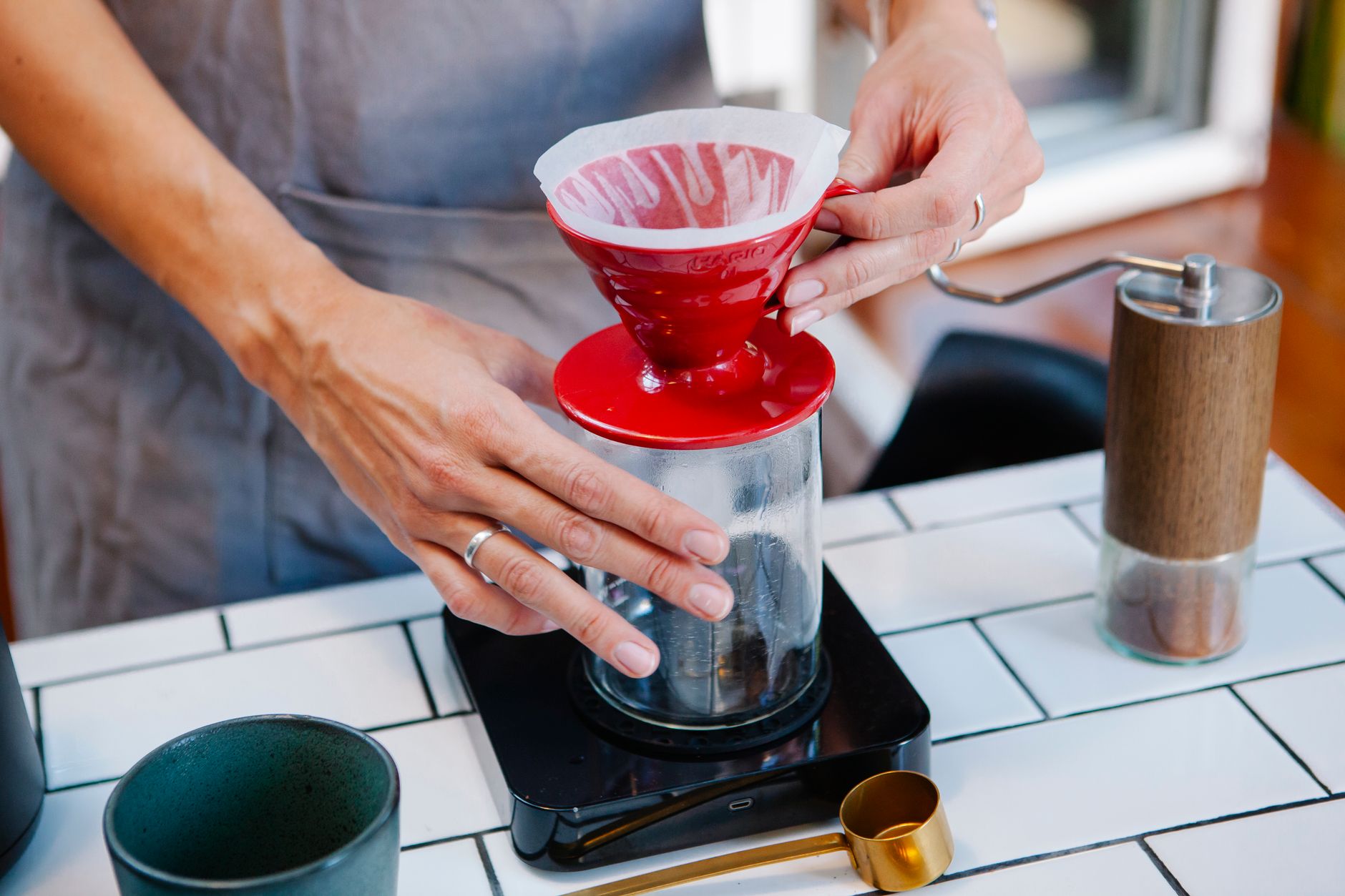 coffee grounds bloom degassing pour over