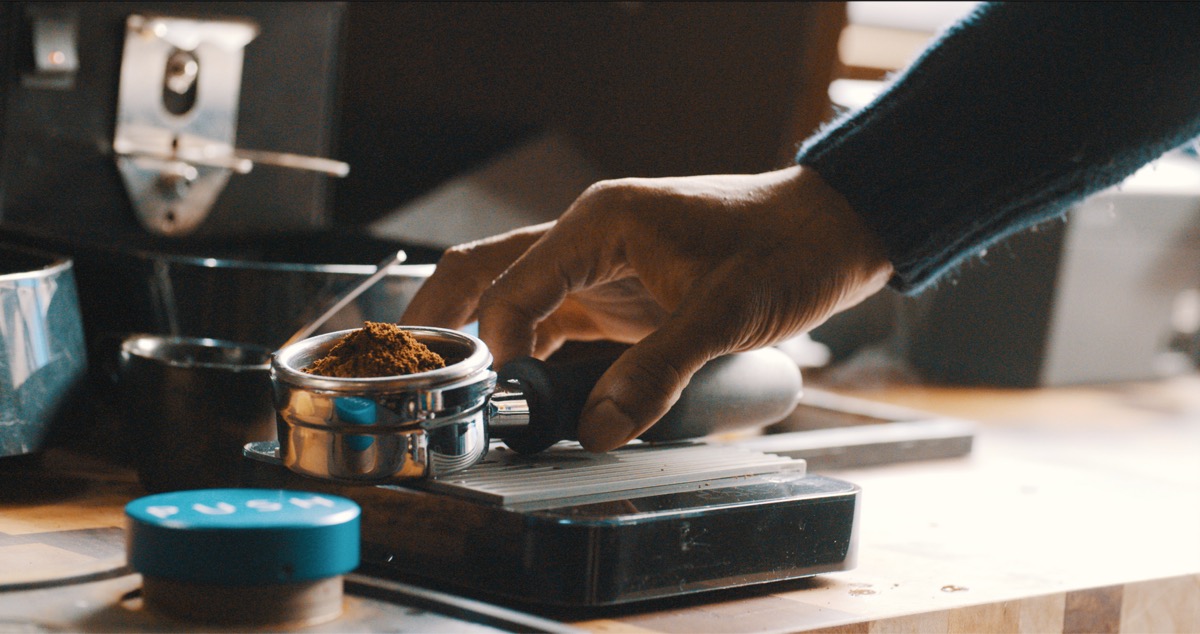 espresso extraction bottomless portafilter even flow