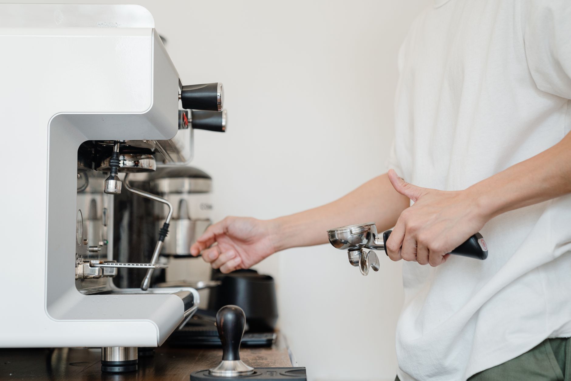 portafilter loaded with espresso grounds on scale