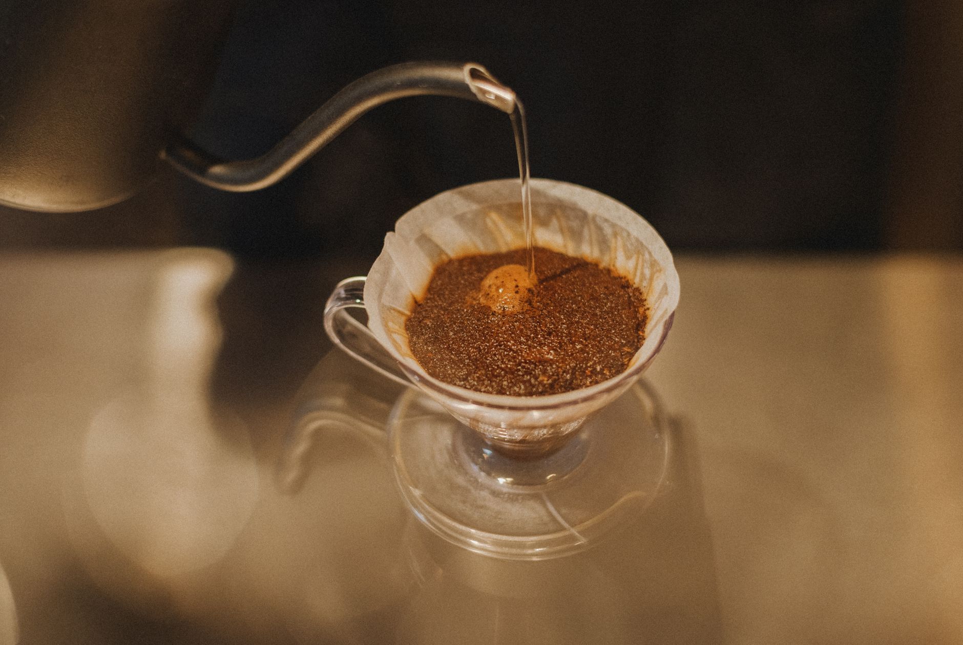 gooseneck kettle pouring bloom coffee grounds v60