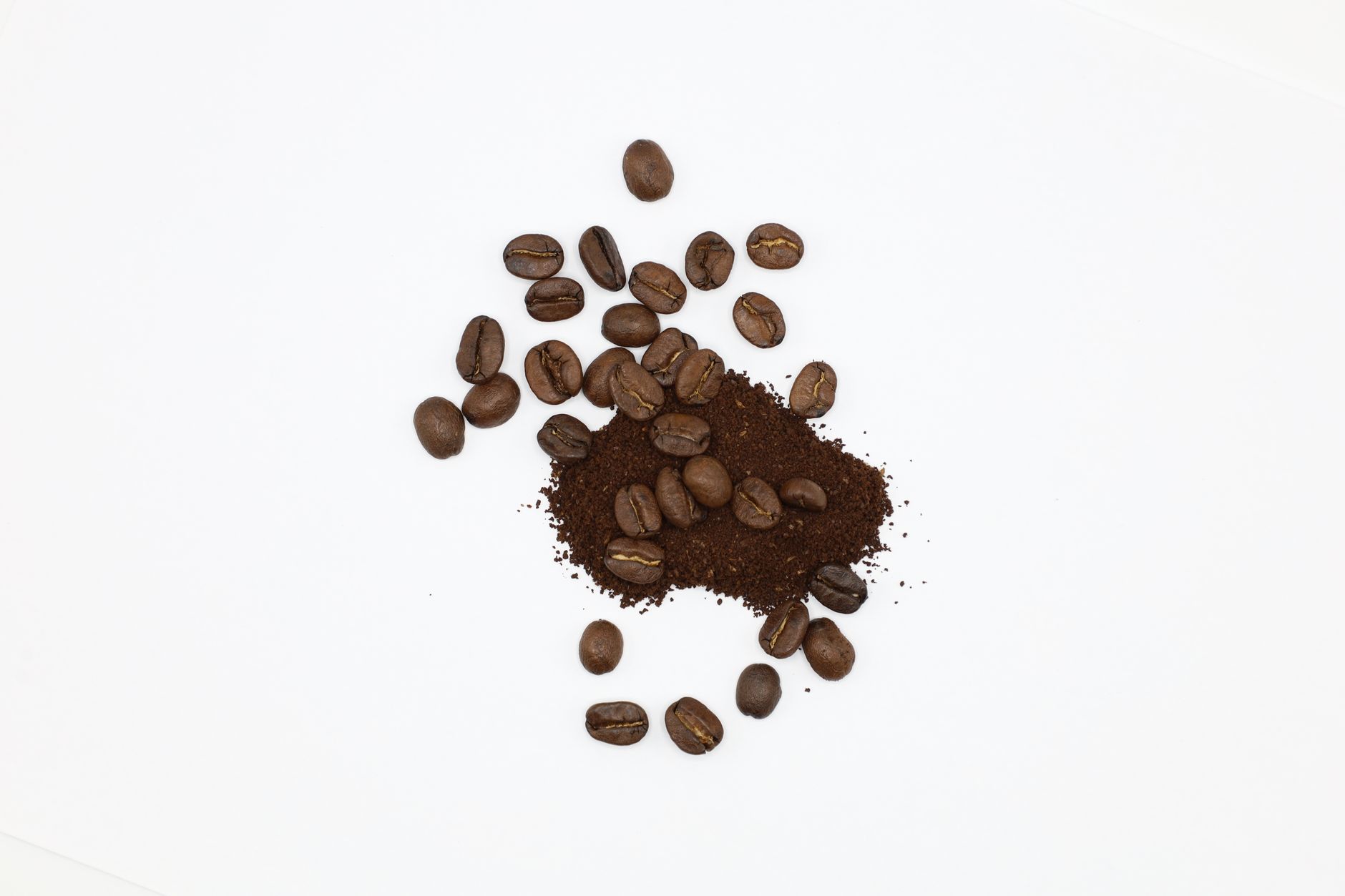 coarse ground coffee mason jar cold brew setup