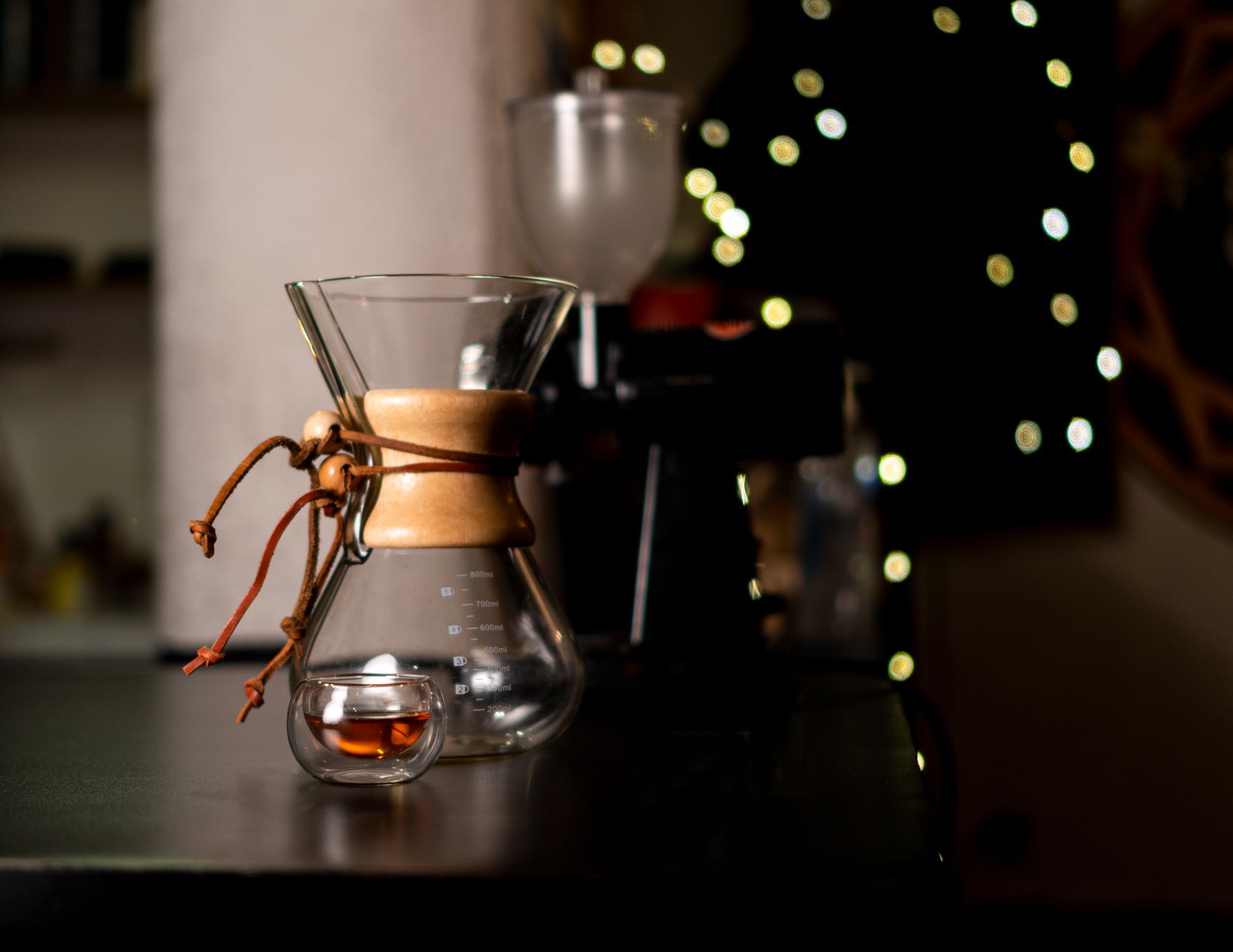 espresso double shot pulling into small glass home espresso machine