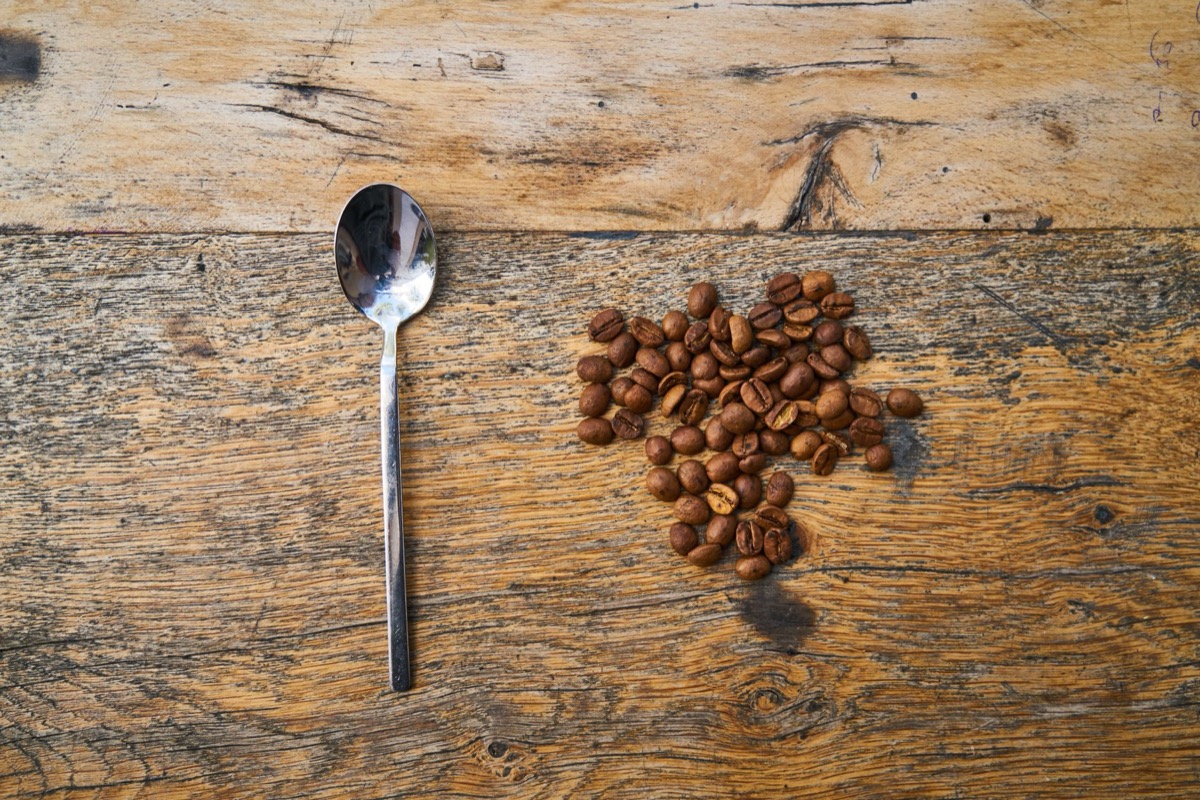 light roast vs dark roast coffee beans comparison
